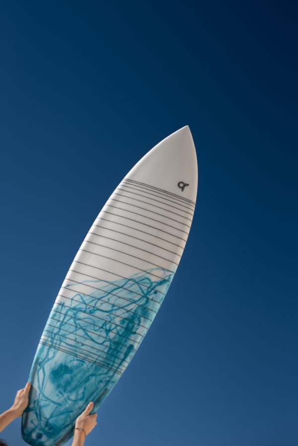 the outline of a strapless surf kite board